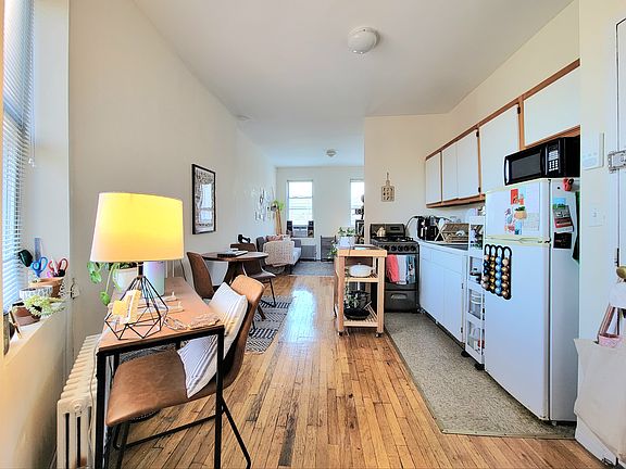 3rd image of 124 E 4th St APT 21
