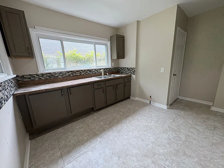 519 S Detroit Ave — Photo 12