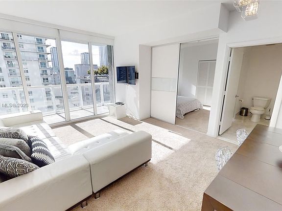 2nd image of 244 Biscayne Blvd APT 1710