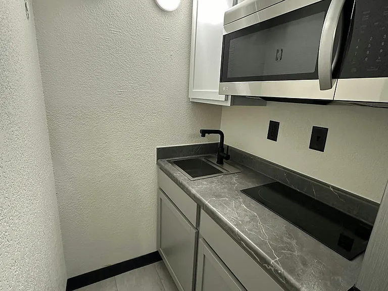 620 Latrobe Ave #STUDIO — Photo 9