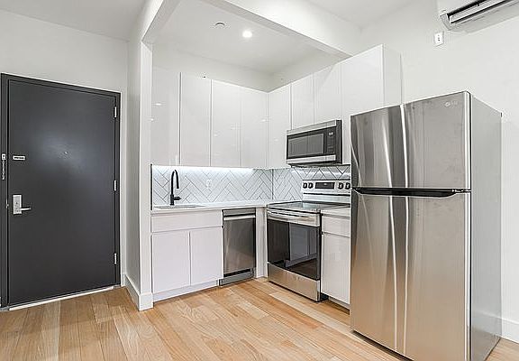 3rd image of 1118 Putnam Ave #2F