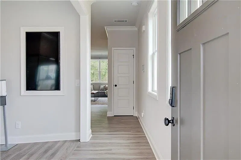 3 bed, 2.5 bath, 1904 sqft, $2,050 — Photo 2