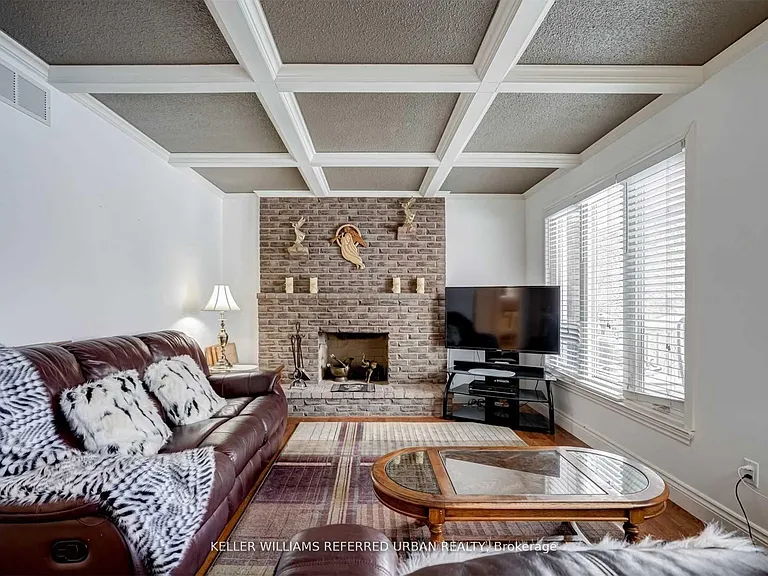 135 Jennifer Cres — Photo 16