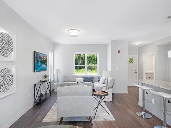 11 Goldfinch Ct, Mattapan, MA 02126