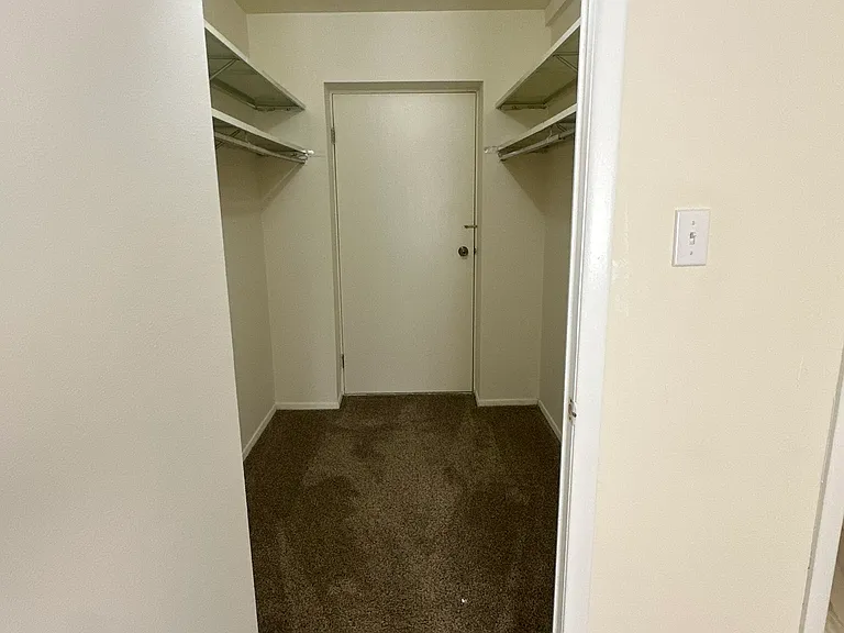 2 Bedroom 2 Bathroom 
Closet