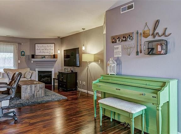 3rd image of 1946 Greenpoint Dr APT 302