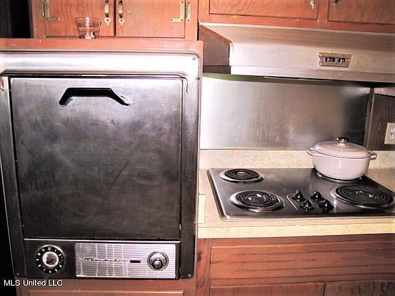 5th image of 2815 Woodland Lake Dr