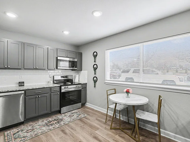 Mayfair Apartments — Photo 10