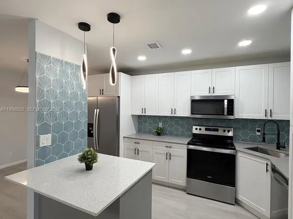 2041 NW 81st Ave, Hollywood, FL