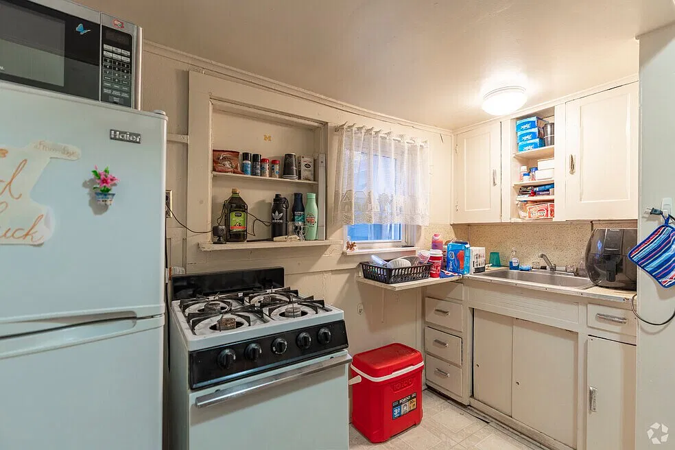 812 Mary — Photo 3