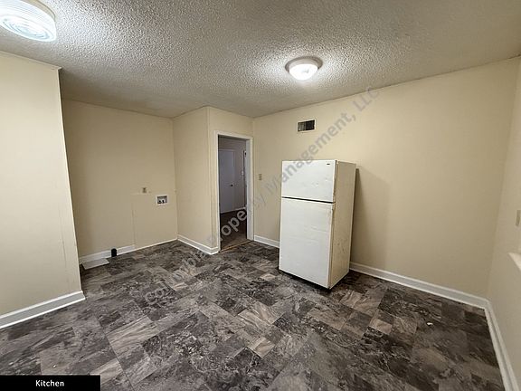 5th image of 208 Lincolnshire North Dr