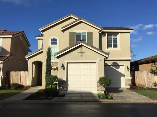 3236 Monterosa Ln, Clovis, CA 93619