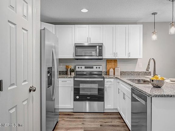 4th image of 9036 EATON Avenue
