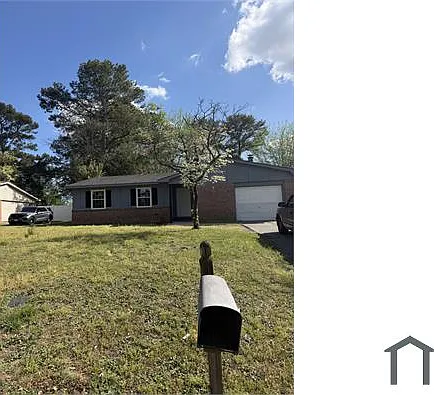 3 bed, 1400 sqft, $1,300 — Photo 2