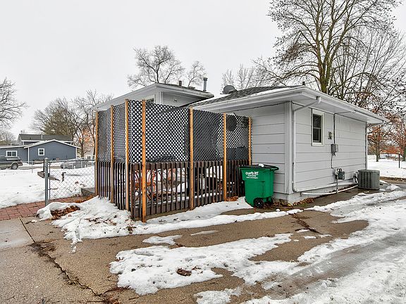 3rd image of 513 NE 6th St