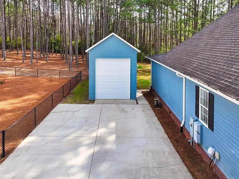 100 Sweetbriar Lakes Dr — Photo 3