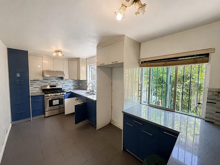 2500 Potrero Ave — Photo 4
