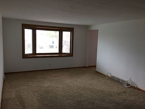 5th image of 220 Joseph Dr