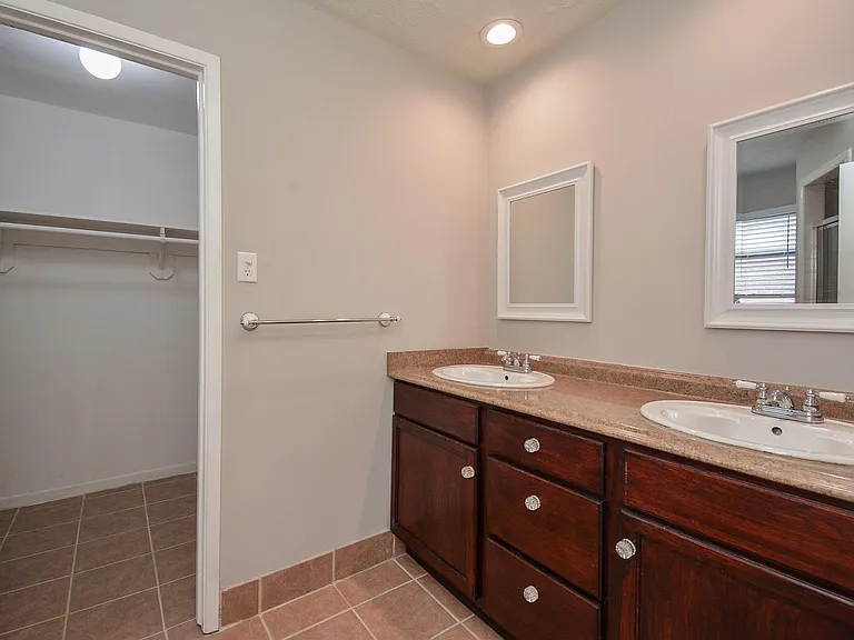 21318 Park Valley Dr — Photo 32