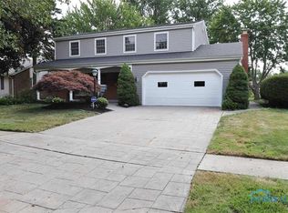 1319 Eastland Dr, Oregon, OH 43616