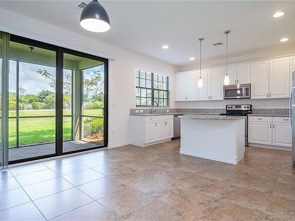 4th image of 126 Riverwalk Cir E
