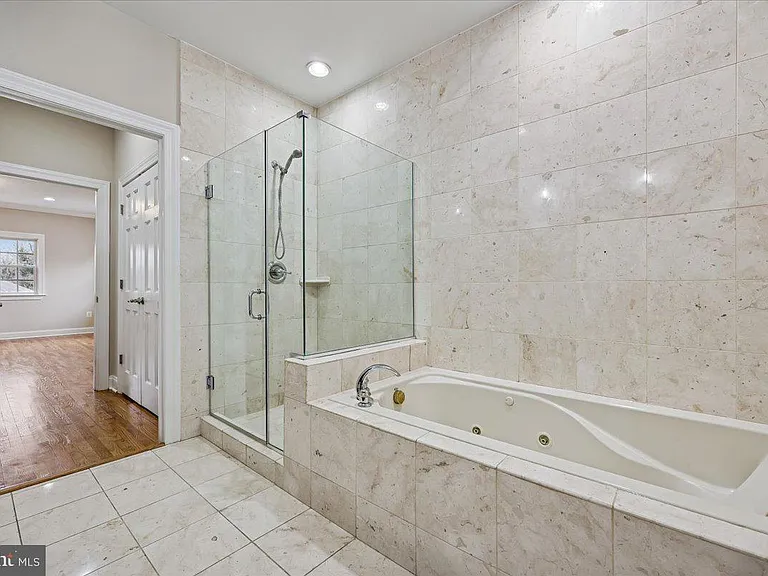 4902 Derussey Pkwy — Photo 80