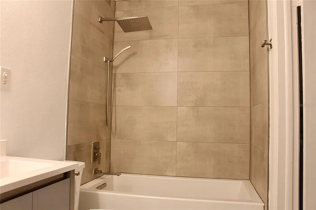 2 bed, 1.5 bath, 1520 sqft, $1,700 — Photo 4