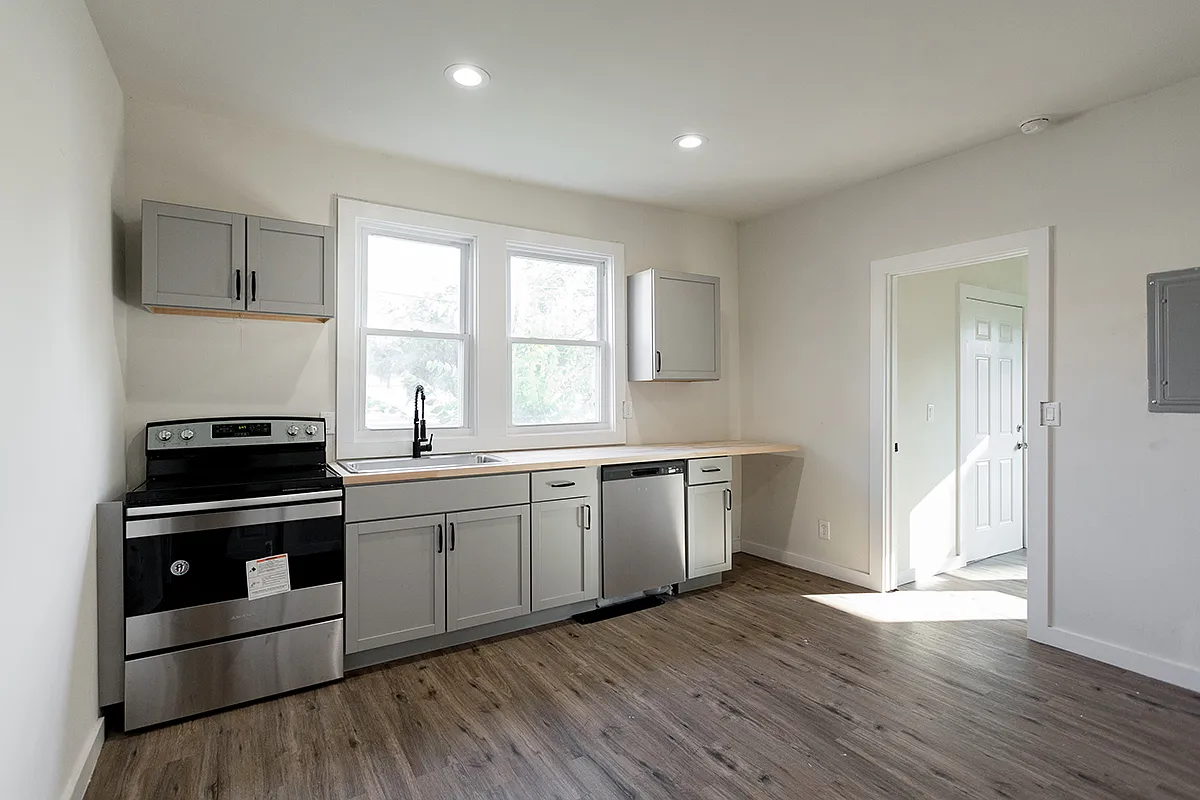 1 bed, 550 sqft, $1,050 — Photo 1