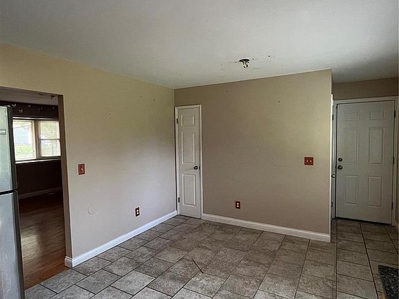 4th image of 775 Laredo Ave