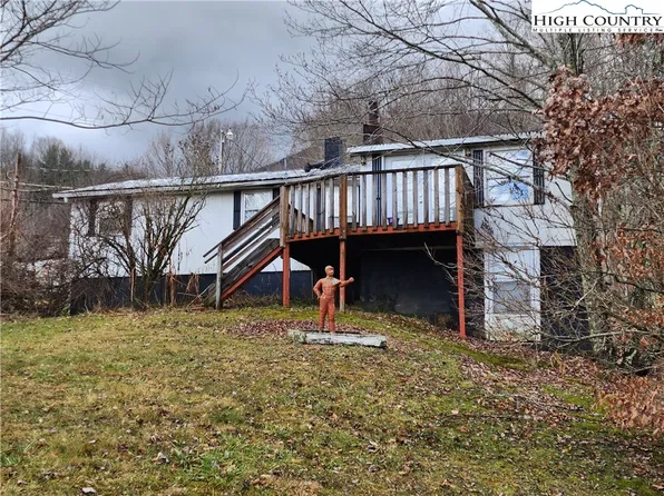 149 Smith Isaacs Road, Zionville, NC 28698
