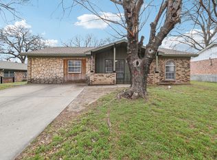 413 Glenhaven Dr, Azle, TX 76020