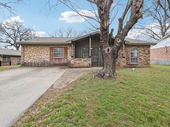 413 Glenhaven Dr, Azle, TX 76020