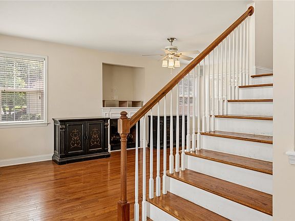 5th image of 221 Savannah Dr