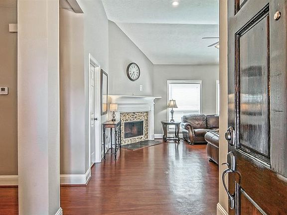 4th image of 4774 Green Trail Dr