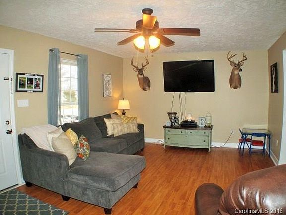 3rd image of 162 Hickory Nut Dr
