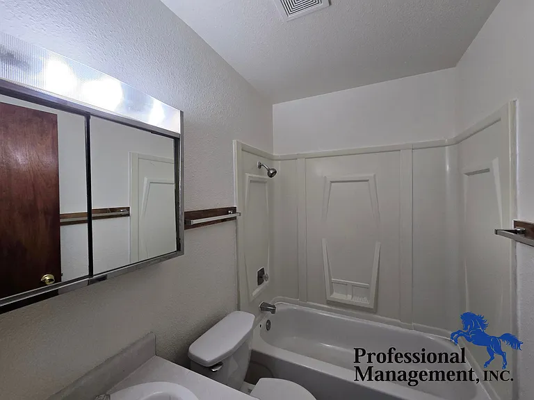 809 N 16th St #7 — Photo 8