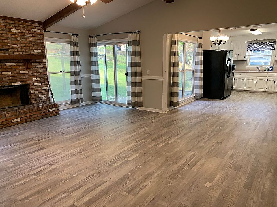 Den/Kitchen