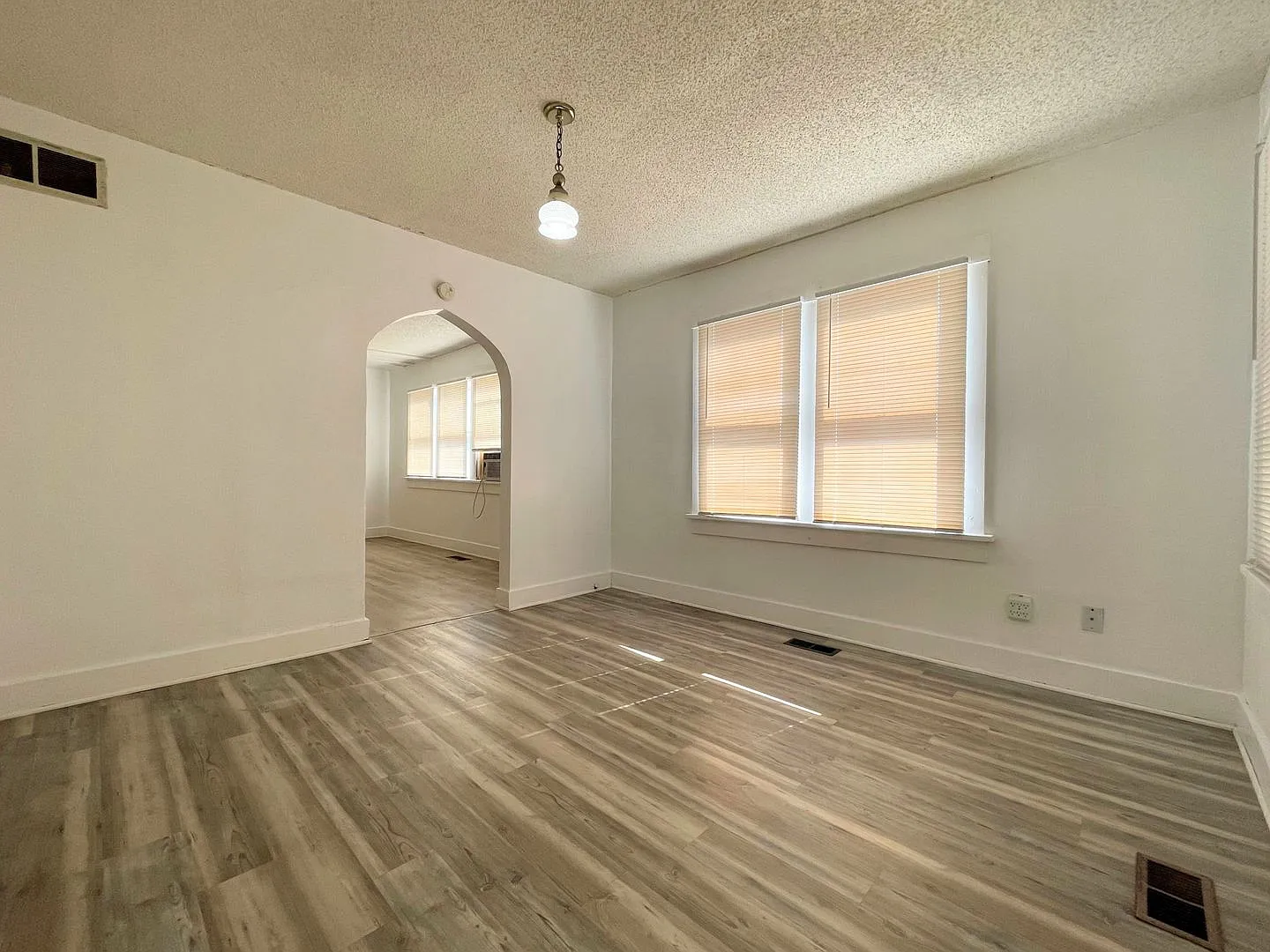 1200 N Severance St — Photo 4