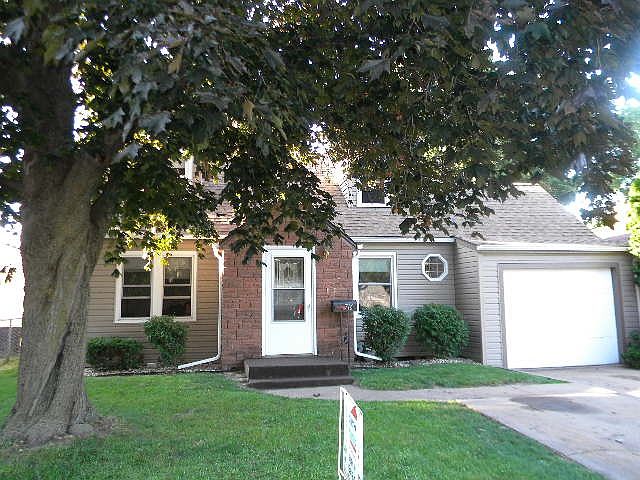 1st image of 716 River Ln