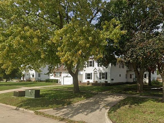 2nd image of 209 E Belle Ave