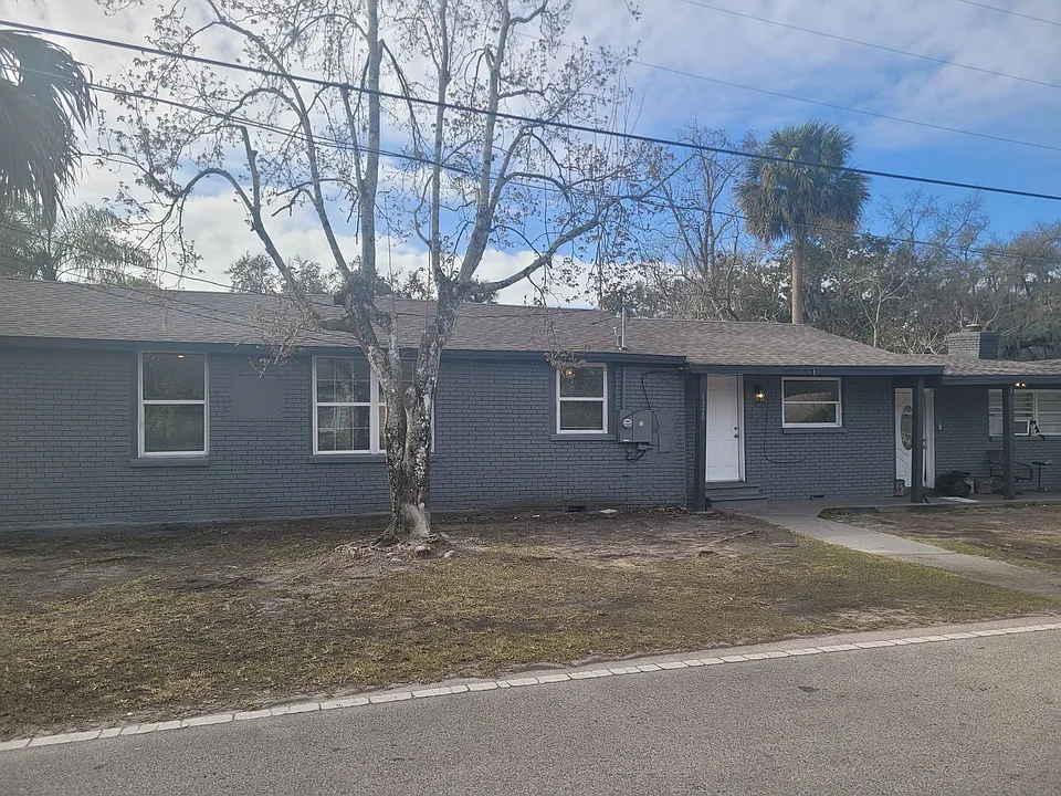 1320 Oleander Ave