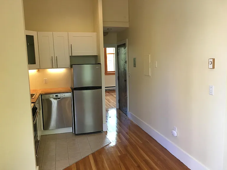 223 W Newton St #3 — Photo 10