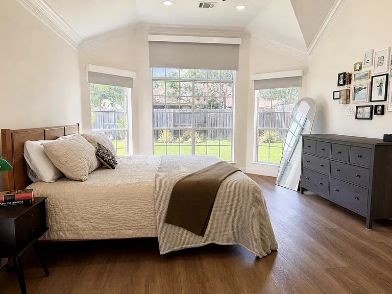 1619 Crescent Green Dr — Photo 10