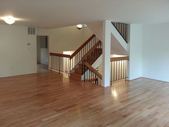 3rd image of 3167 Eakin Park Ct