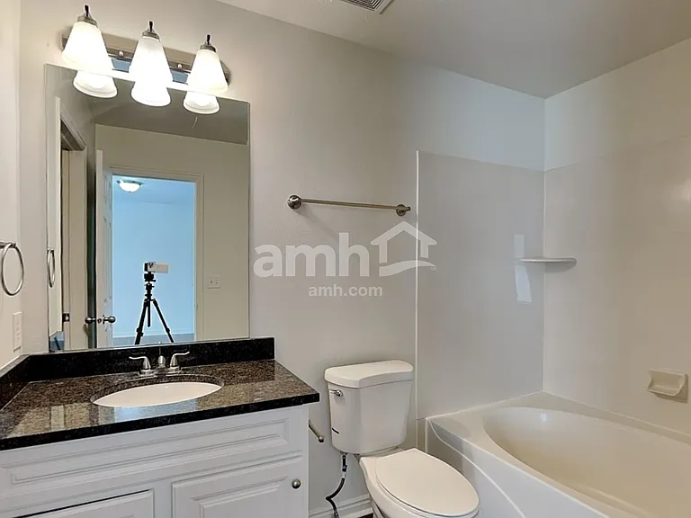 4384 N Maple Dr — Photo 8