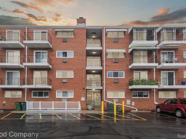 2820 Woodslee Dr APT 404, Royal Oak, MI 48073