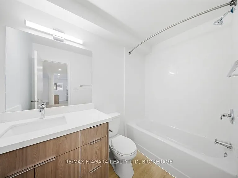 25 Downes Ave — Photo 5