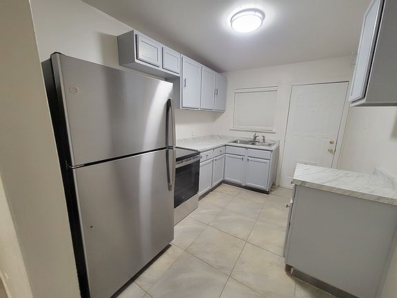 4th image of 1816 Alamo Ave