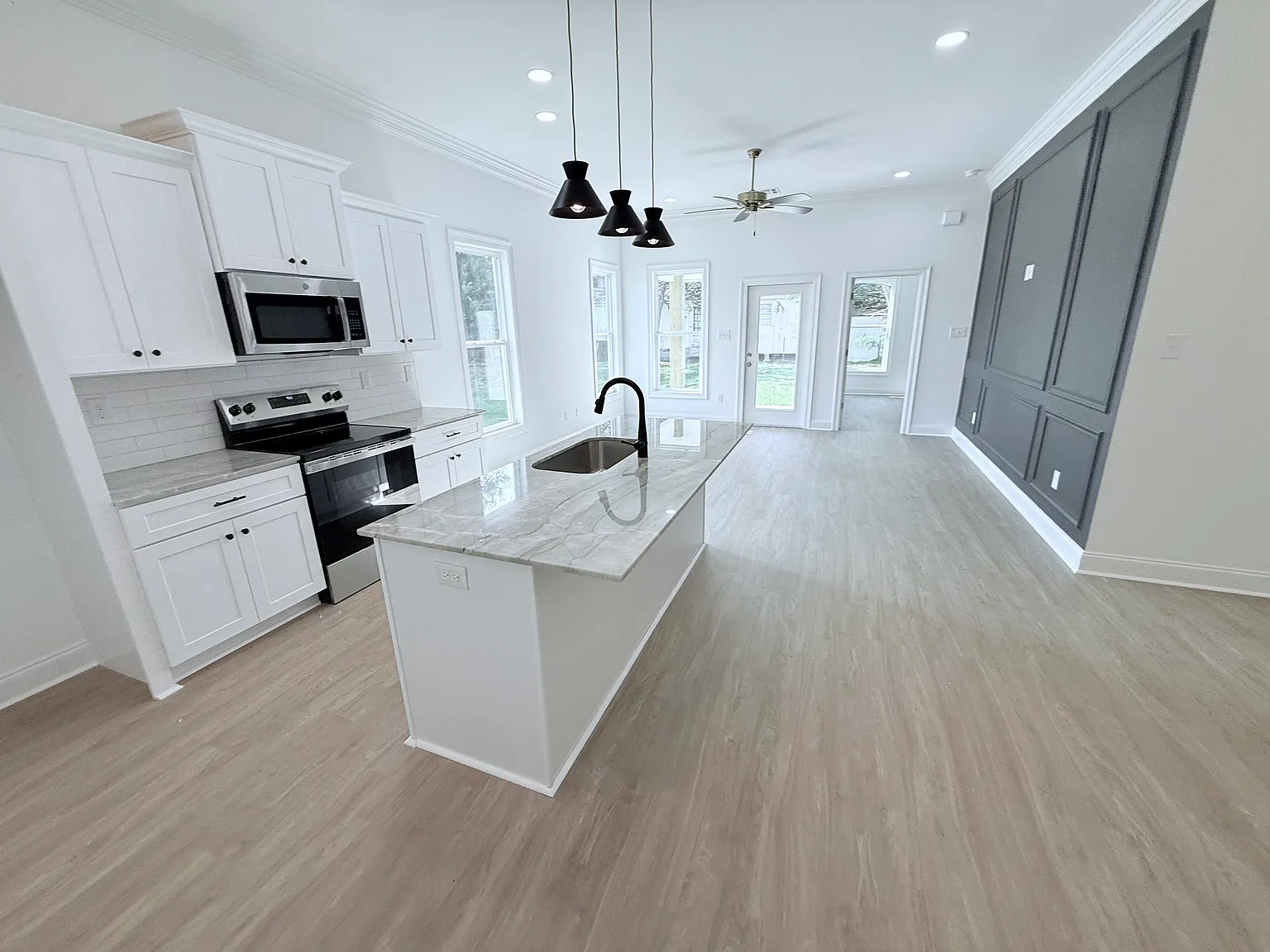 3 bed, $1,900 — Photo 3