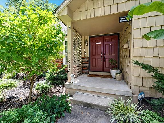 4th image of 10428 Grand Ave